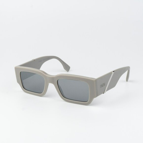 Fendi DIAGONAL Women Sunglasses Rectangle Grey FE40131I 20C NEW AUTHENTIC - Picture 1 of 11